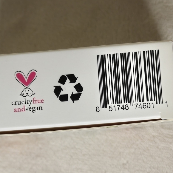 Wyld French Pink Clay Konjac Sponge (Dry, Sensitive Skin) - Picture 10 of 12